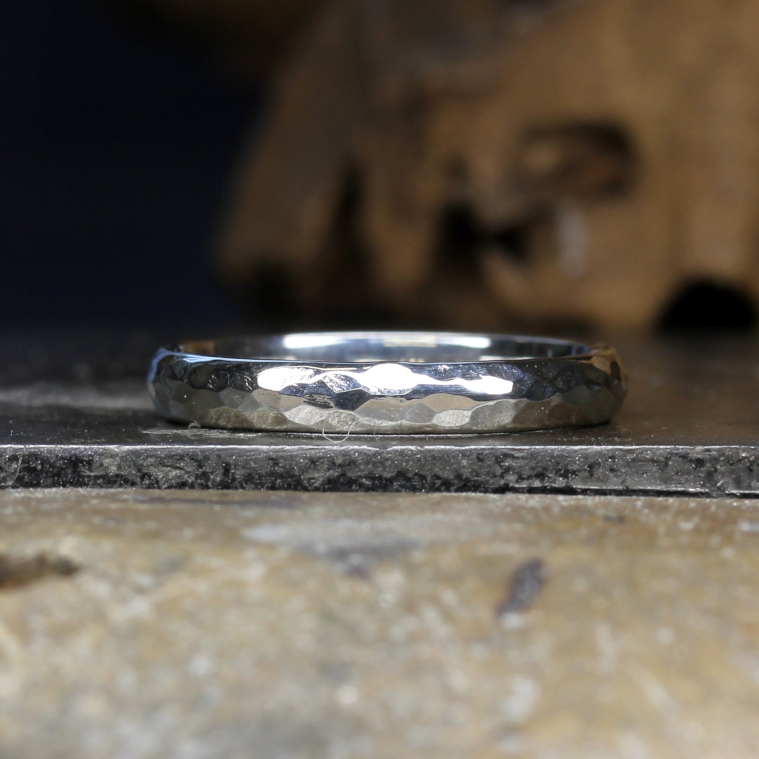 Women's Hammered Finished Wedding Ring in Silver