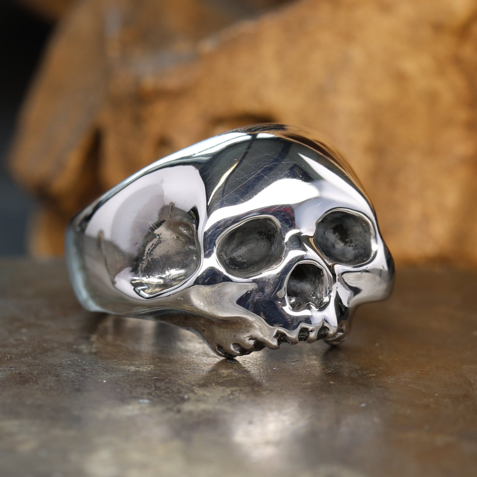 Silver-Skull-Signet-Ring7.jpg?